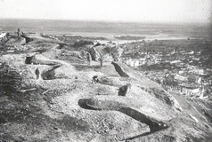 19.1: Αρχείο Γ. Καφταντζή Βούλγαροι κατασκευάζουν χαρακώματα στην Ακρόπολη Σερρών.